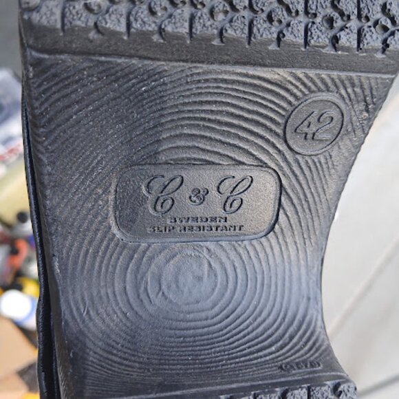 42 Sweden Slip Resistant Abstract Clogs - Picture 2 of 2